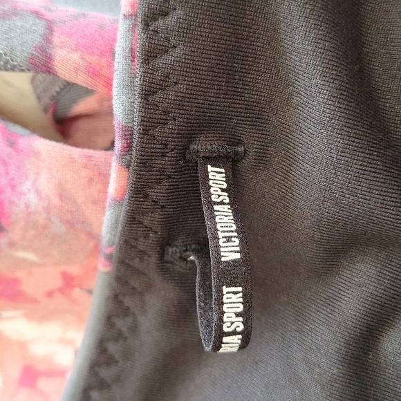 Victoria's Secret Sport Knockout Watercolor Floral Capri Legging - Picture 9 of 13